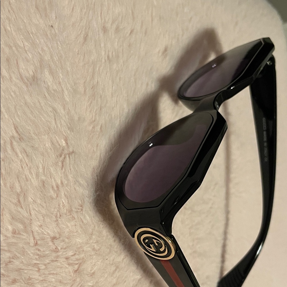 Gucci Black Frame Sunglasses with Dark Purple Lenses - Picture 10 of 11